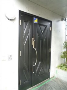 カバー工法で玄関ドアのお取替え カバー工法で玄関ドアのお取替え